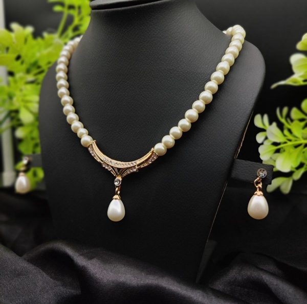 Imported Elegant Gold-plated Pearl Necklace With Teardrop Pendant